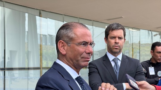 Advogado de Braga Netto diz que Cid mentiu sobre dinheiro em caixa de vinho e que pedirá anulação de delação - Representante legal do ex-ministro falou com a imprensa após audiência de acareação entre Cid e Braga Netto, no STF.