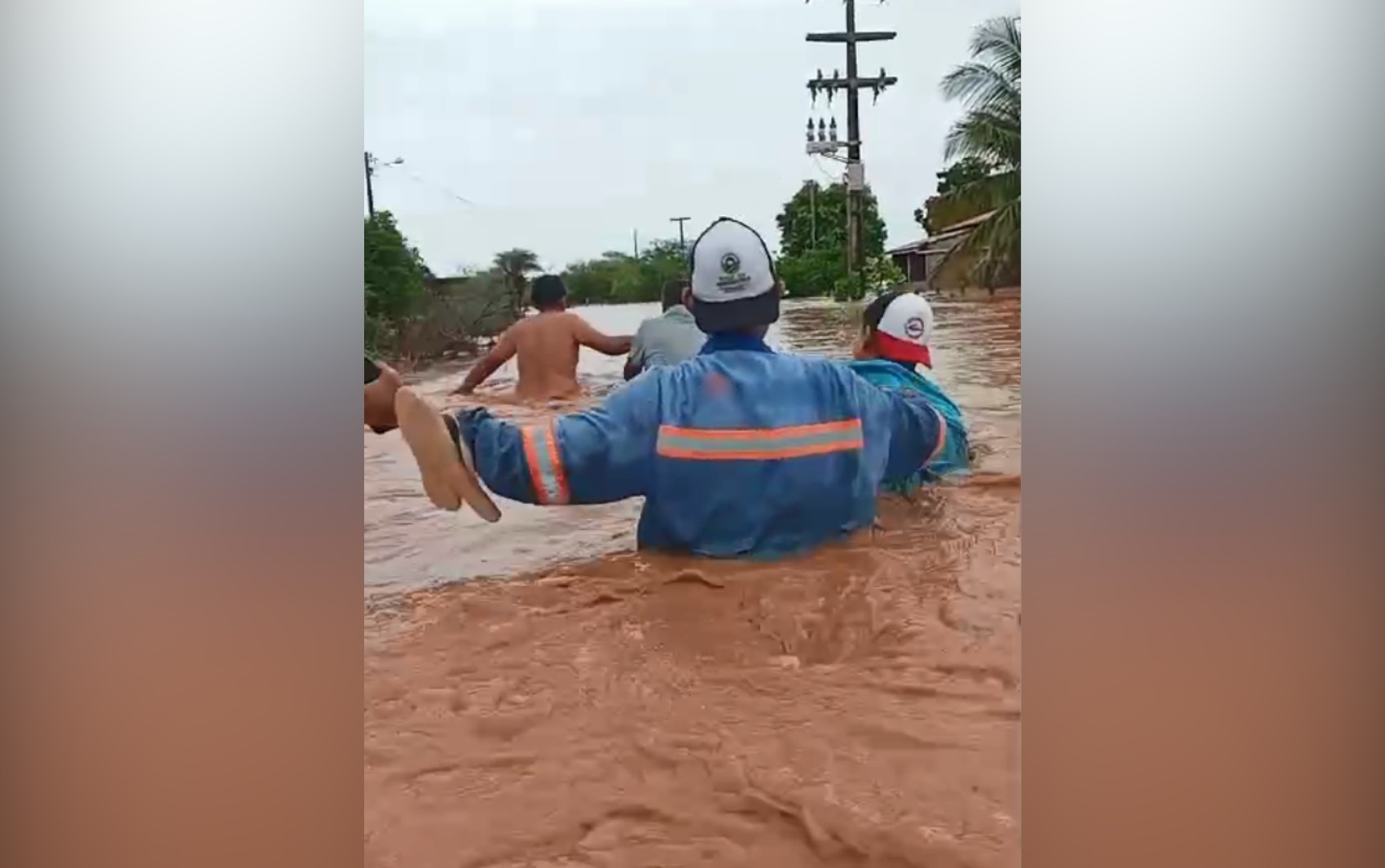 Chuva de 4 horas em Paulo Afonso supera metade do registrado em 2023 no município; famílias estão desabrigadas