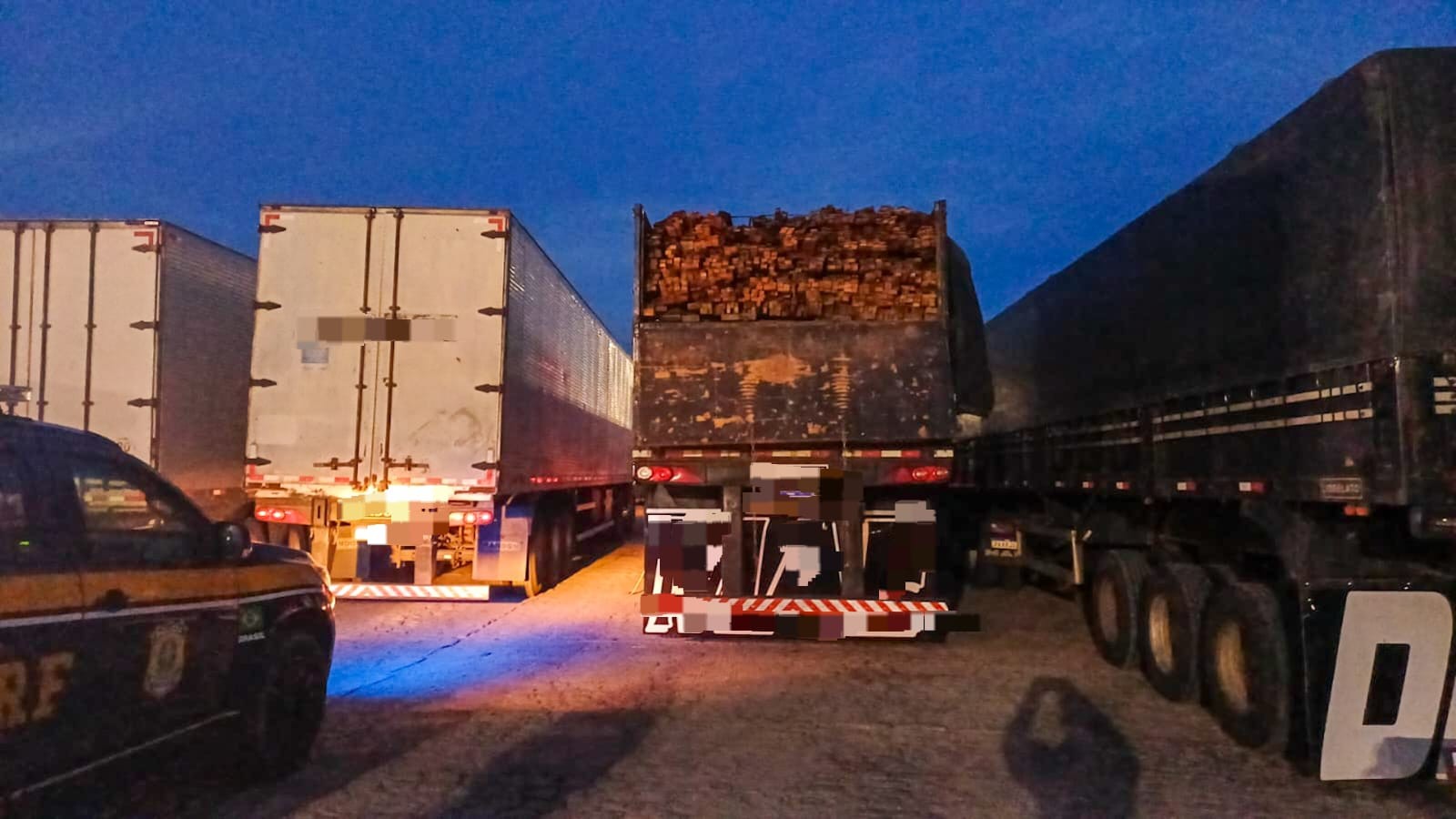 Polícia apreende duas cargas de madeira ilegal avaliada em R$ 200 mil na BR-232; VÍDEO