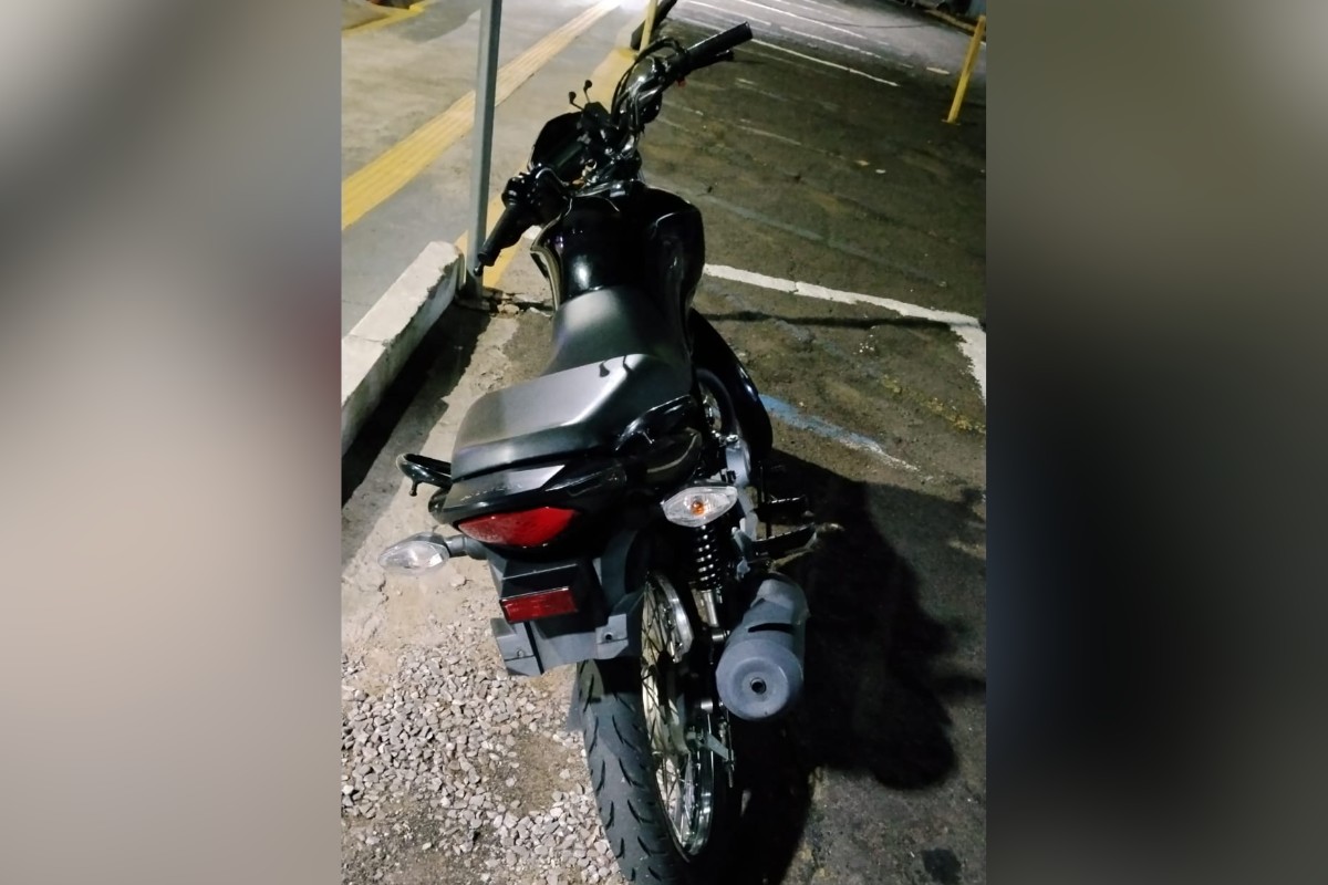 Balconista é presa suspeita de planejar assalto com adolescente a padaria onde ela trabalha