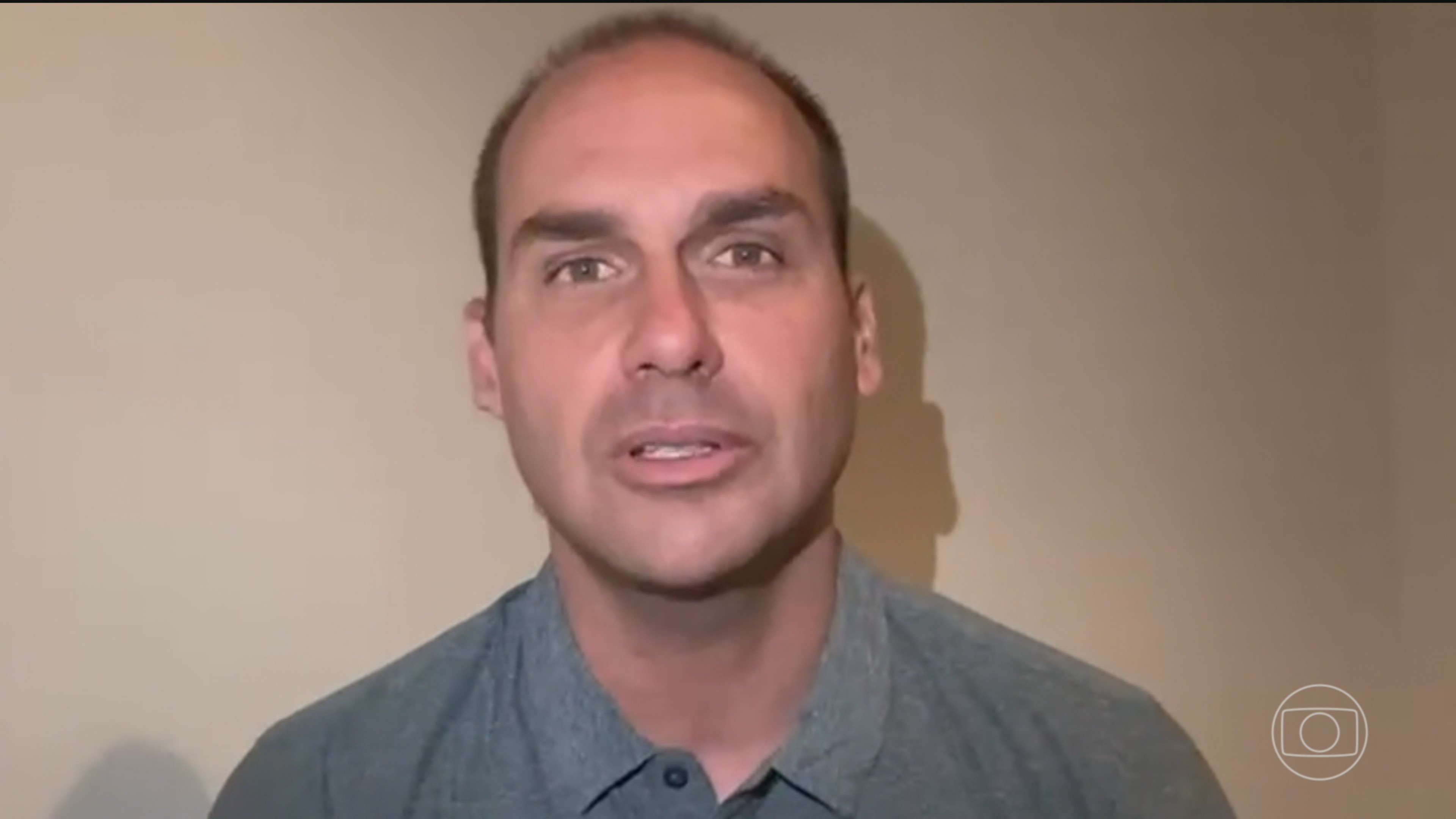 Ex-deputado federal Eduardo Bolsonaro admite que assinou documento como produtor-executivo do filme sobre o pai