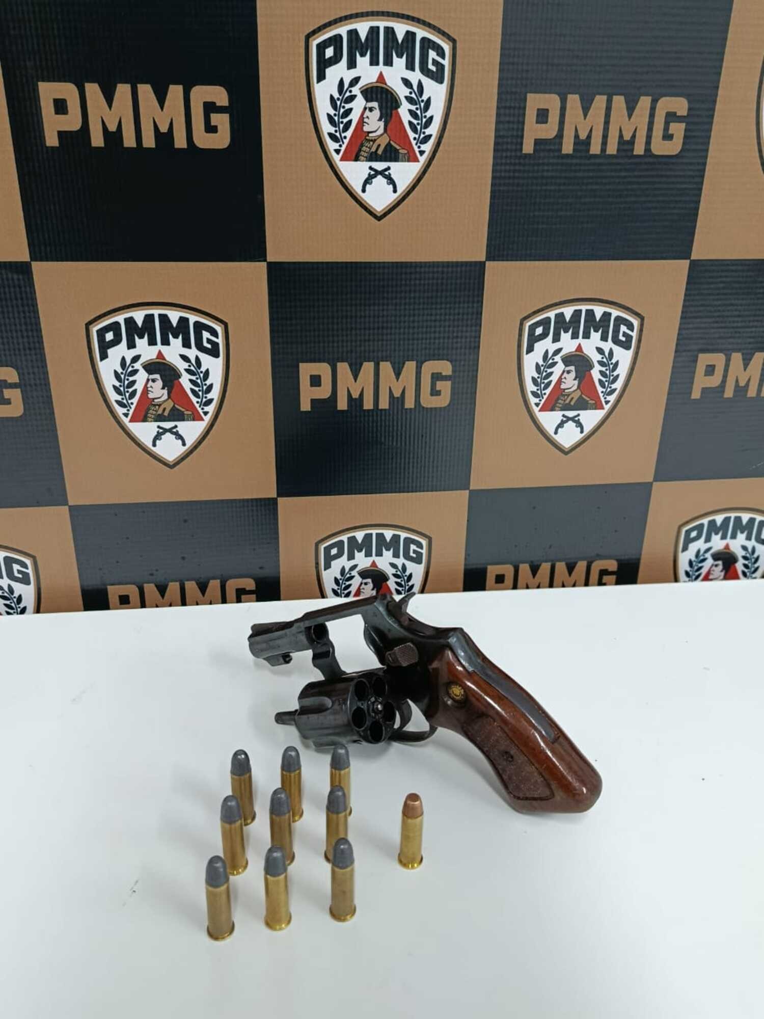 Menor é detido com arma após denúncia de que homens iriam matar desafeto em Coronel Fabriciano