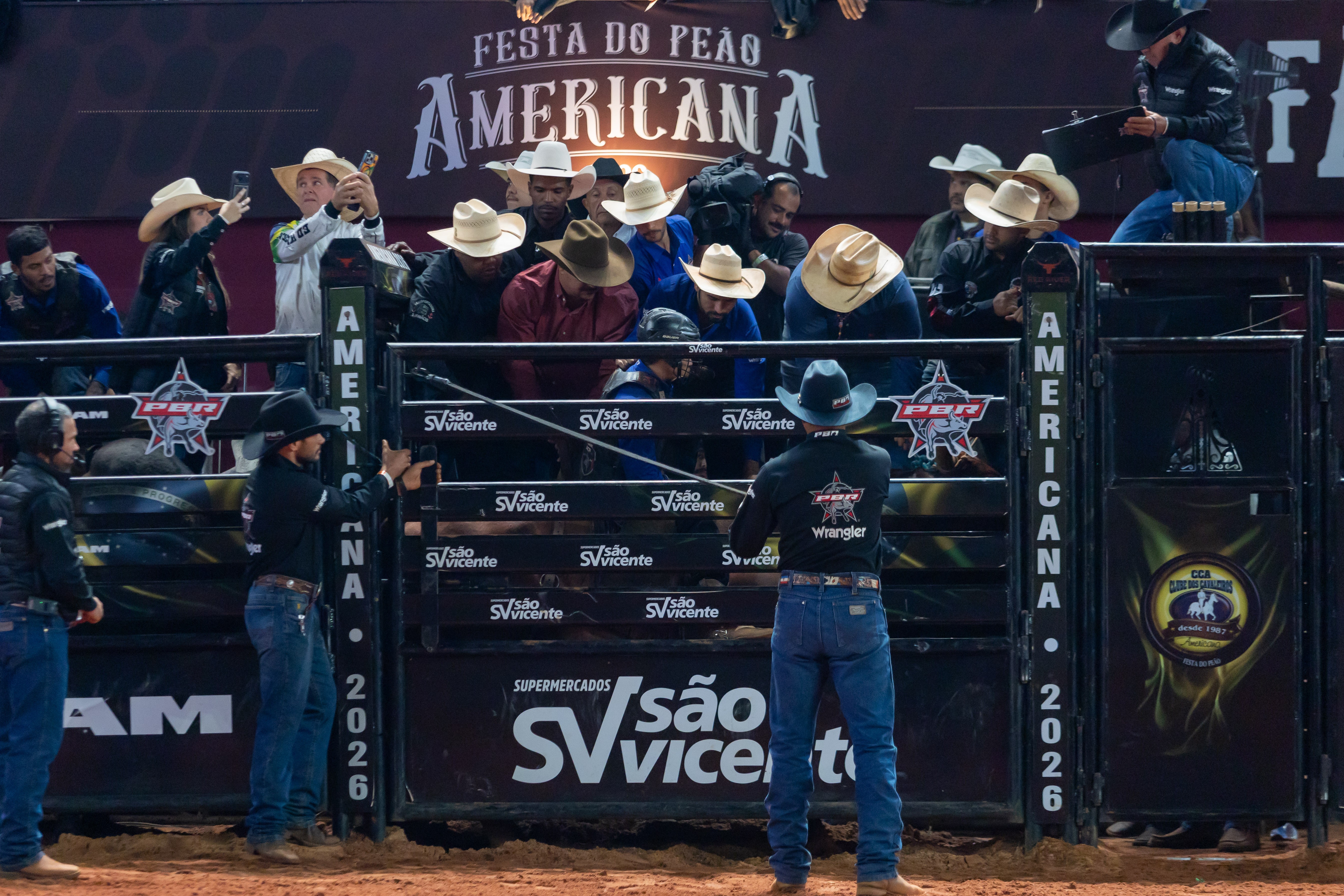 Final da montaria em touros da PBR foi um dos destaques da 4ª noite da Festa do Peão de Americana 2026, neste domingo (7) — Foto: Thomaz Marostegan