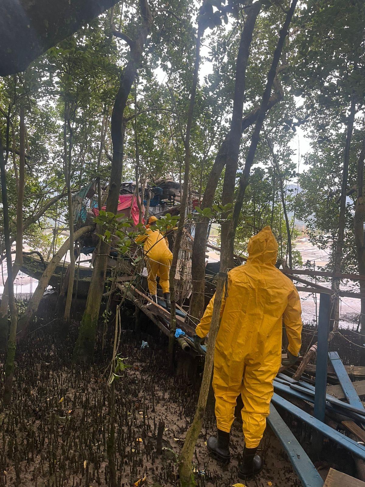 Homem é encontrado morto em barco abandonado em Ilhabela