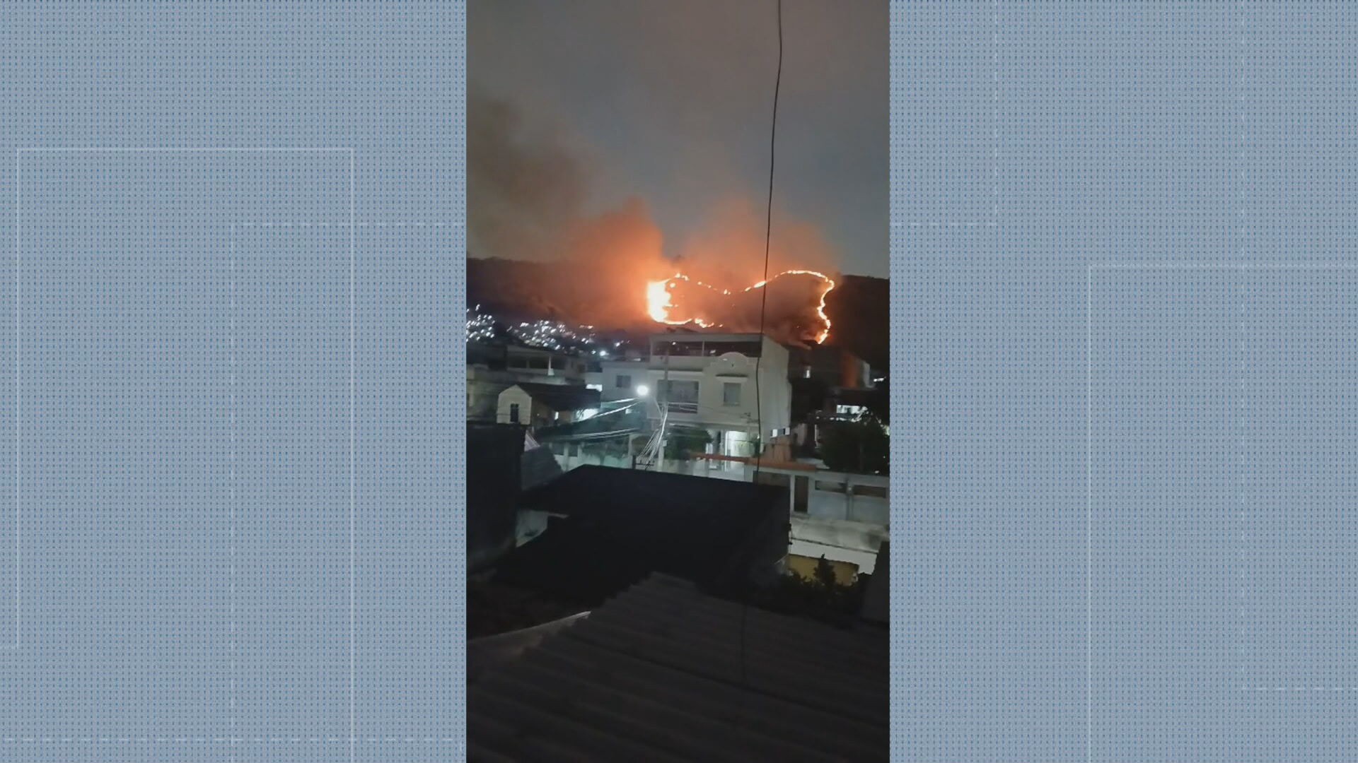 Bombeiros combatem incêndio em área de mata no Morro do Juramento