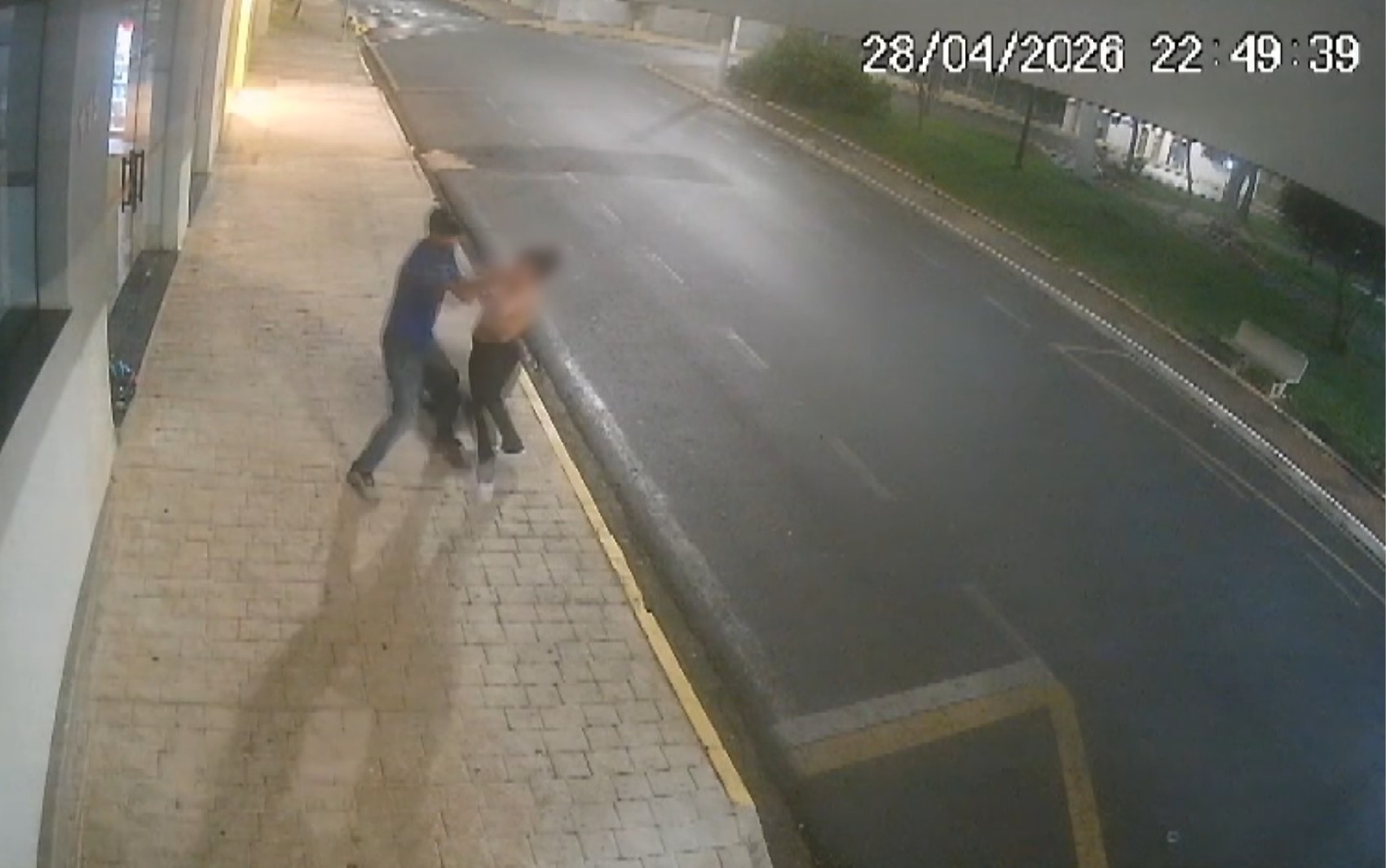 Mulher reage a assalto e é agredida por suspeito em Jaboticabal, SP; VÍDEO