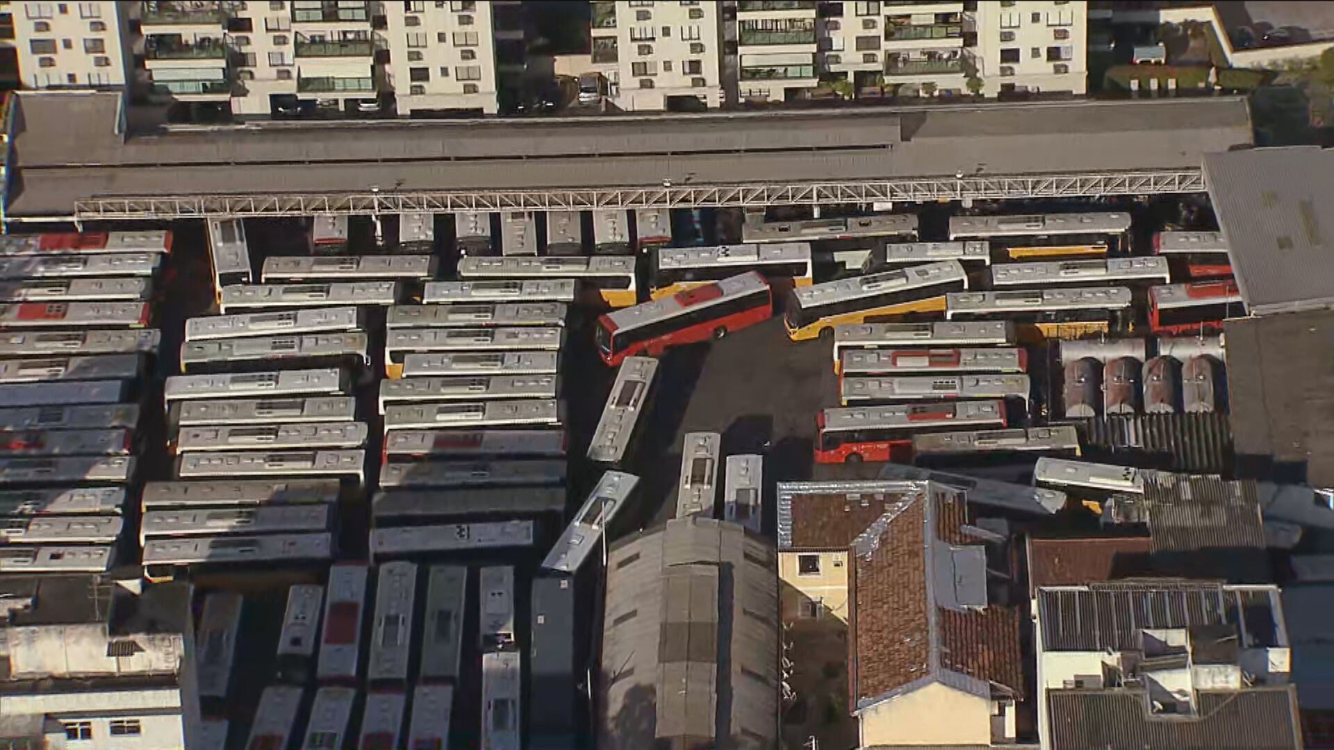 Prefeitura desapropria garagens de empresas de ônibus no Rio; algumas estão em funcionamento 