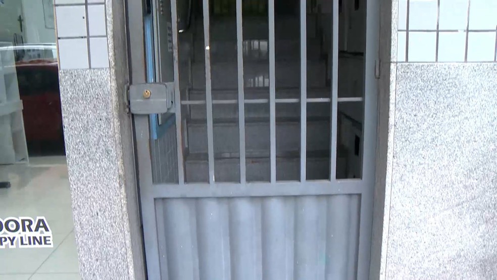 Parentes da vítima disseram que suspeita de 18 anos invadiu quarto deixado por amiga e não queria desocupar o apartamento em Vitória, Espírito Santo — Foto: Reprodução/TV Gazeta