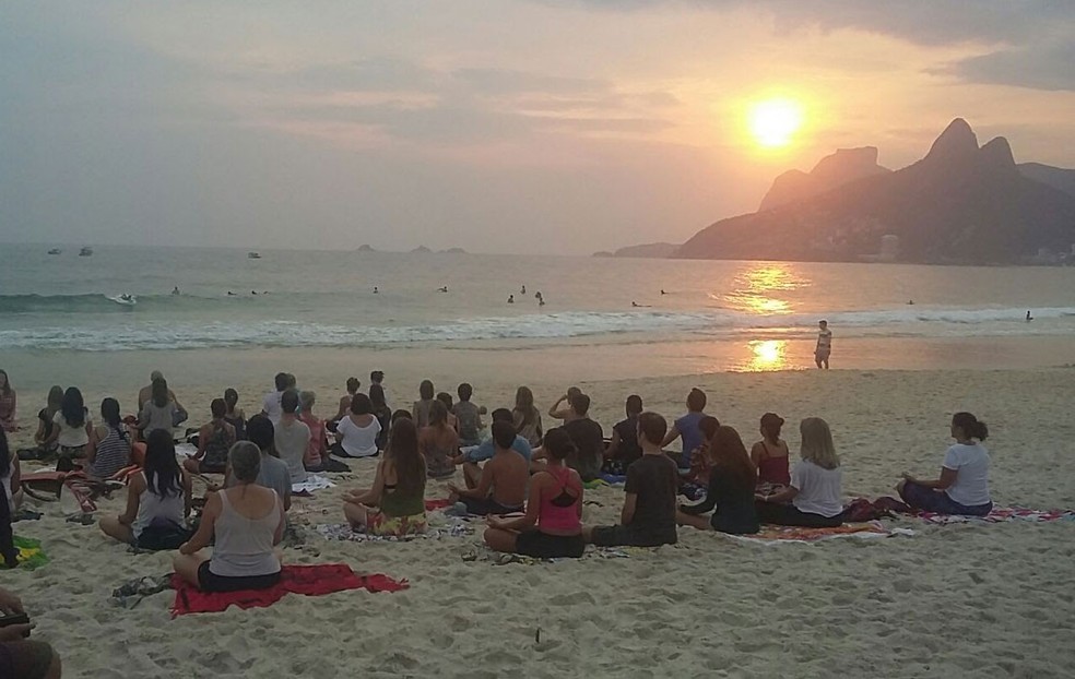 Yoga na Praia' oferece aulas gratuitas em Ipanema