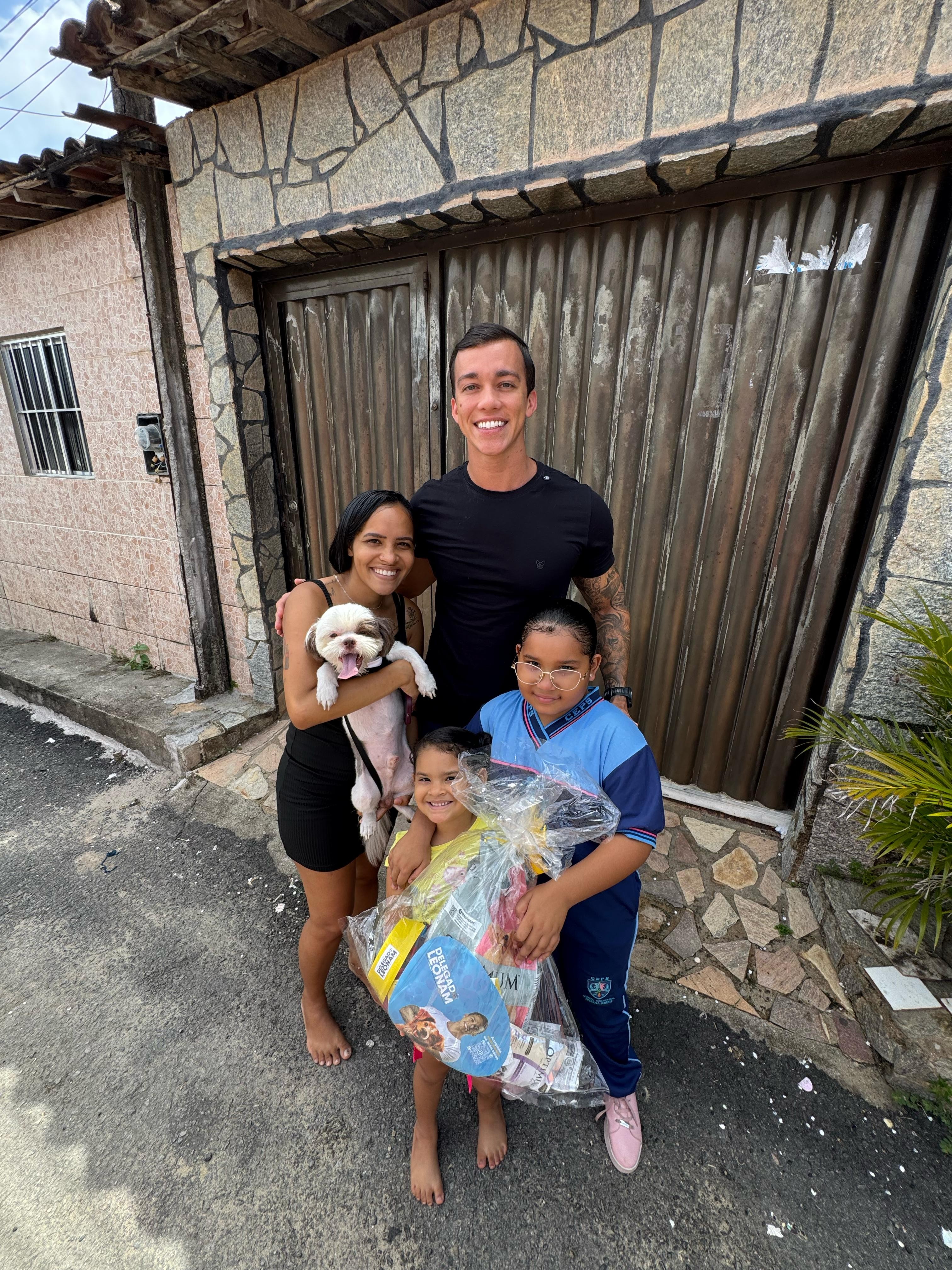 Cachorro forçado a inalar fumaça de maconha em Marechal Deodoro é adotado e ganha nova família