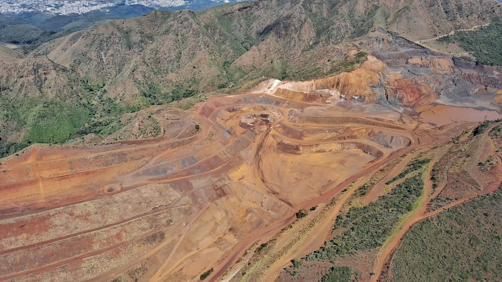 Mineração na Serra do Curral, em Belo Horizonte — Foto: Lucas Franco/TV Globo