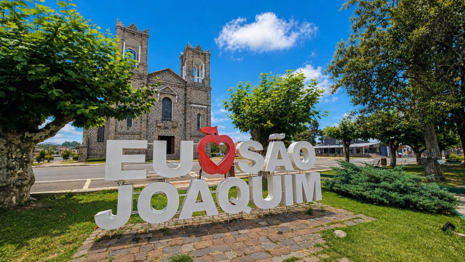 Cidade de SC com macieiras expostas a 900 horas de frio por ano realiza Festa Nacional da Maçã