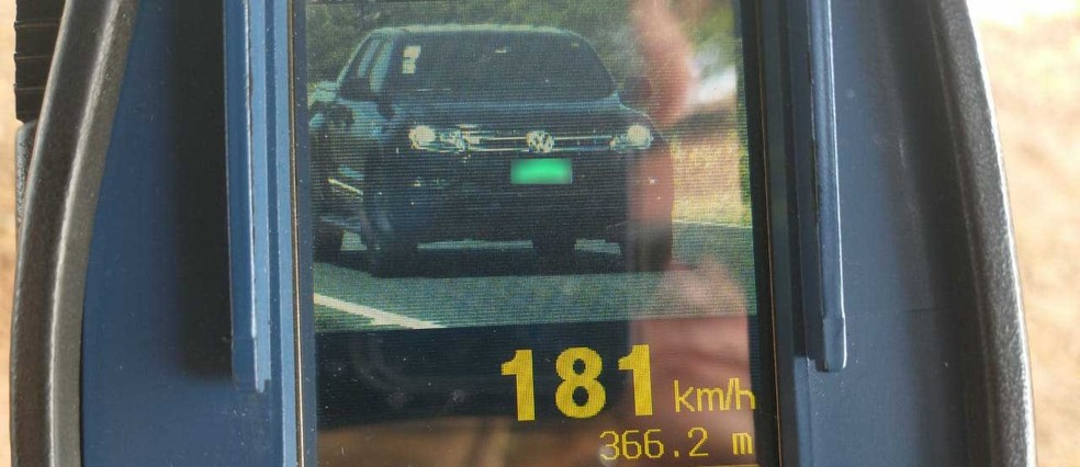 Falta de cinto rende uma multa a cada 2 minutos em rodovias federais -  28/06/2015 - UOL Notícias