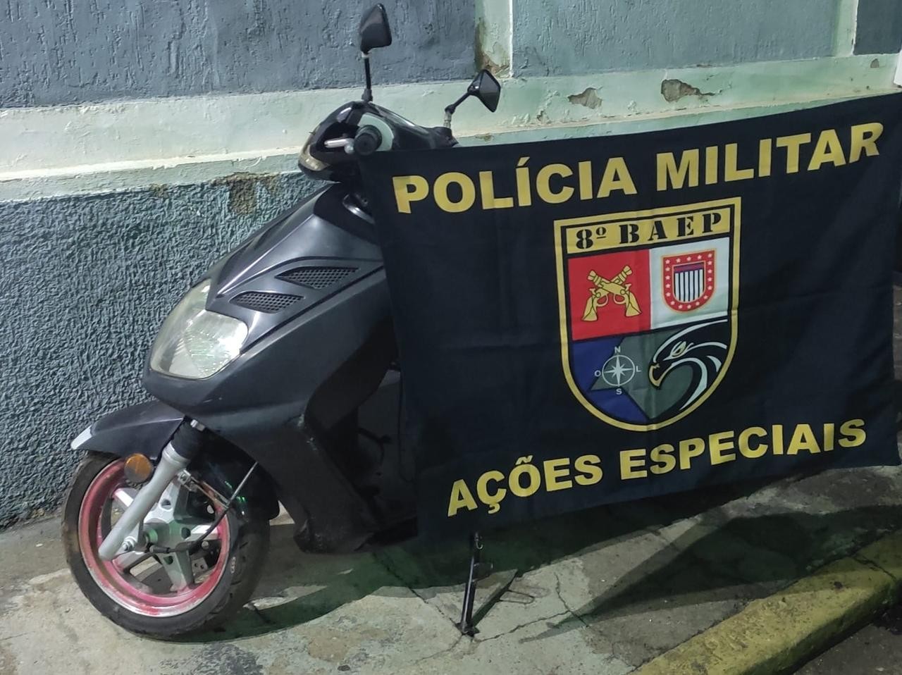 Homens são presos com mais de 210kg de maconha, espingardas, uma motocicleta furtada e um carro bloqueado em Presidente Prudente