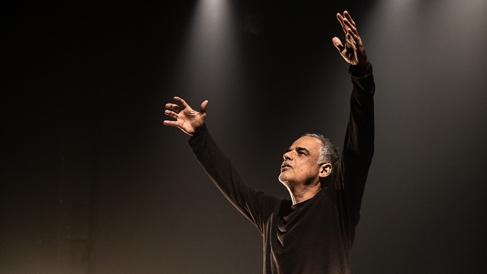 Ângelo Antônio na peça “Um Precipício no Mar”  que será apresentada no Sesi em Itapetininga — Foto: Divulgação/Sesi