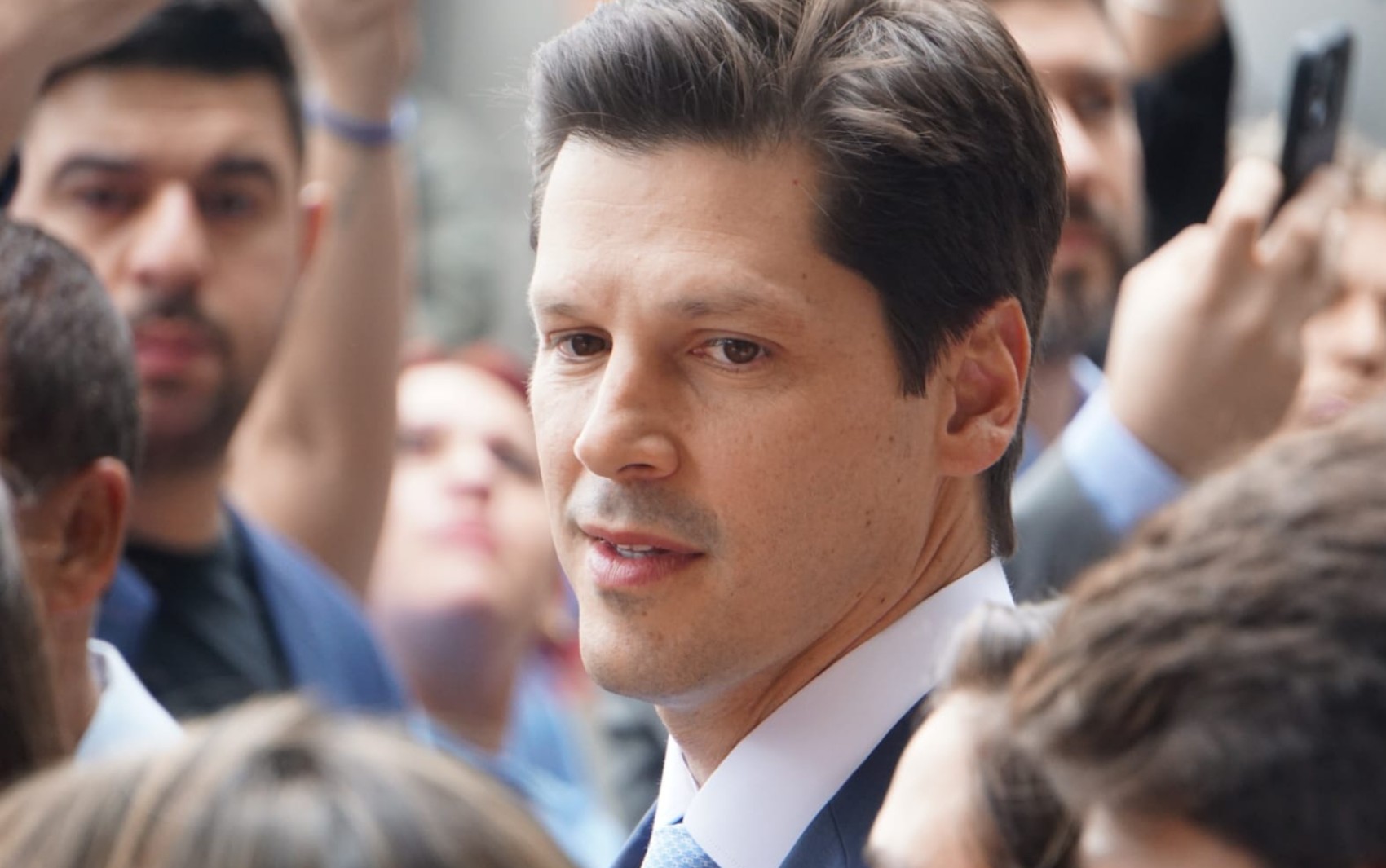 Imagem de destaque da notícia: Daniel Vilela registra plano de governo com tempo integral, novo hospital de urgências e combate a golpes digitais