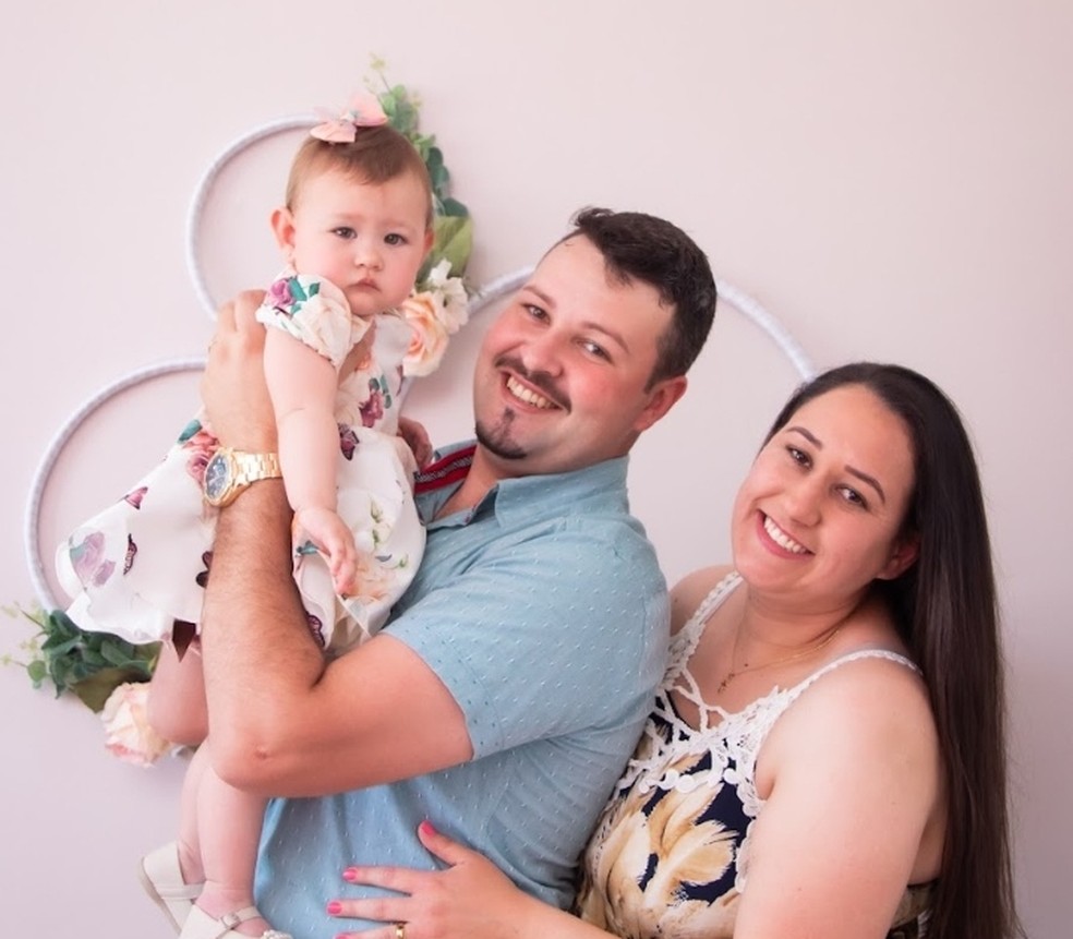 Ney Douglas Bender, esposa e filha. — Foto: Arquivo pessoal