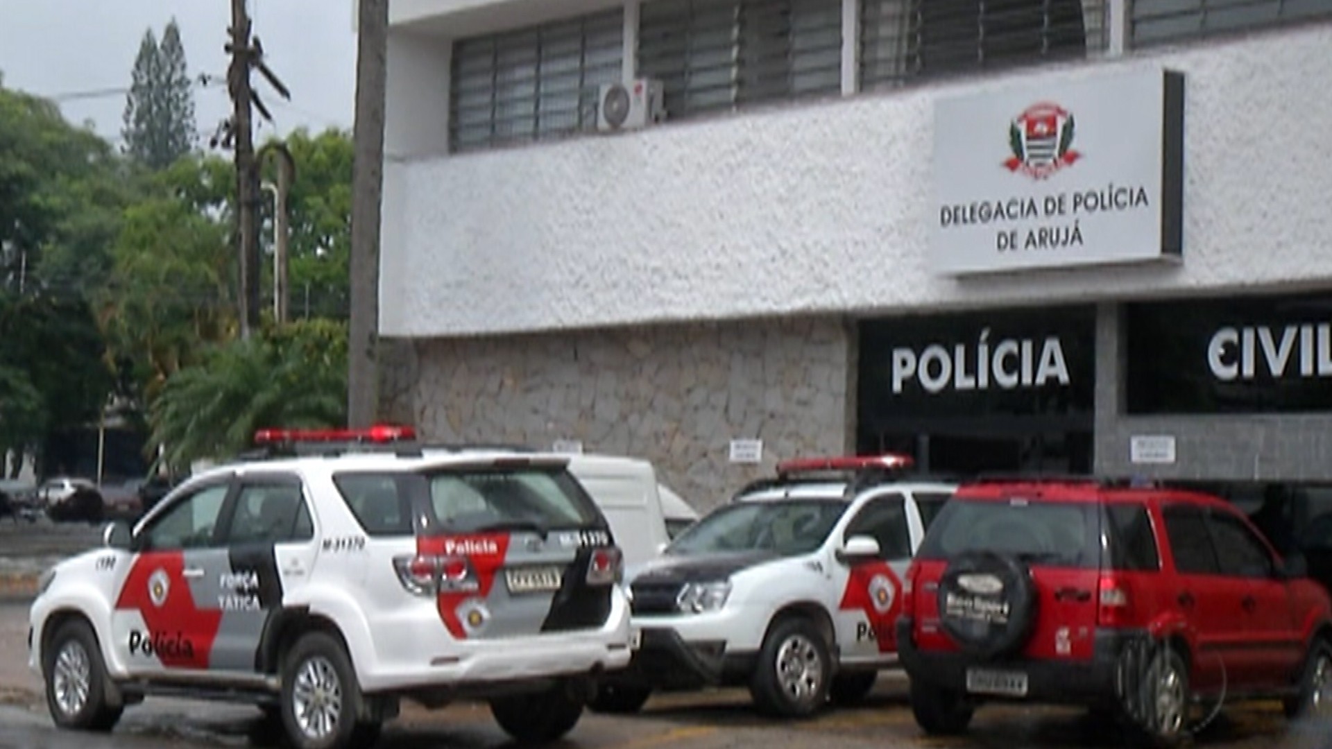 Dupla tenta financiar carro com documento falso; um suspeito é preso em Arujá