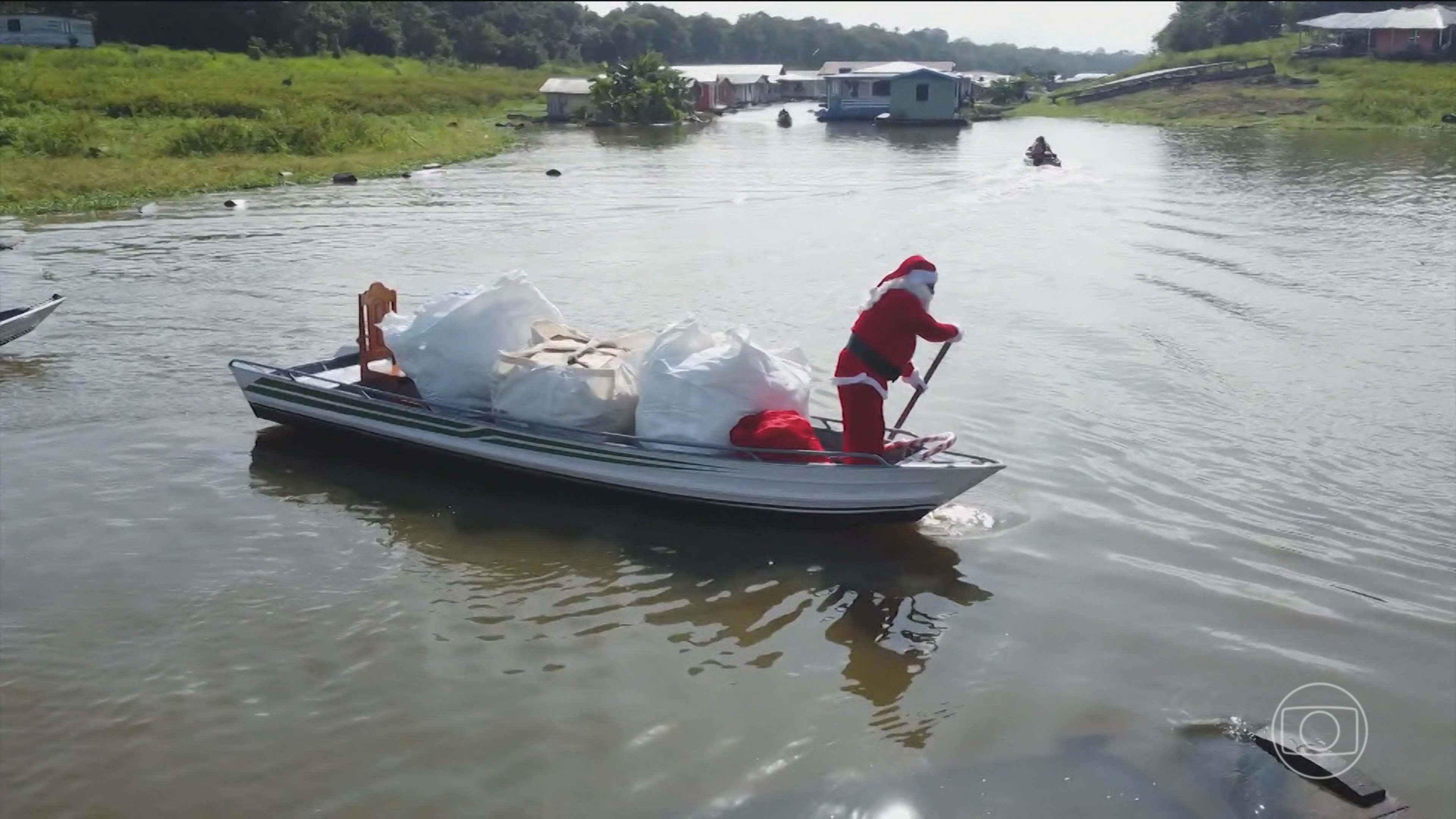 No Amazonas, Papai Noel recebe ajuda de voluntários para chegar até crianças indígenas e ribeirinhas