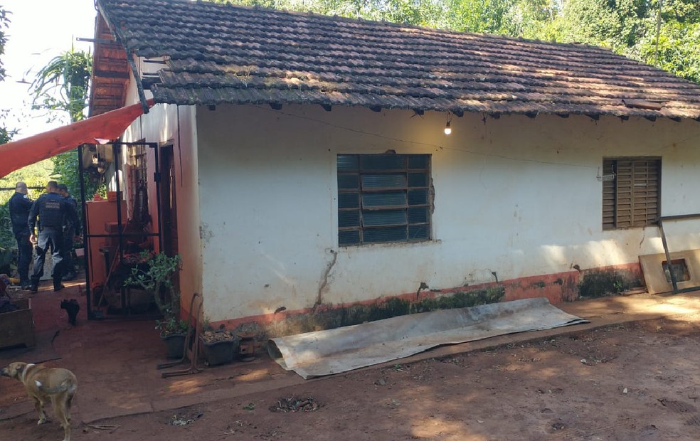 Filha é presa suspeita de abandonar pai idoso e acamado em sítio em Lençóis Paulista — Foto: Polícia Civil/Divulgação