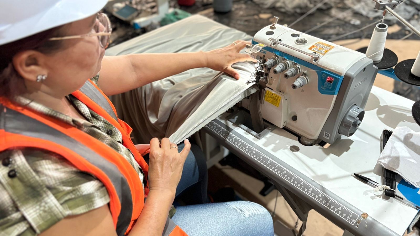 Costureiras do Pará assinam teto da Blue Zone, palco principal da COP 30 para as discussões climáticas