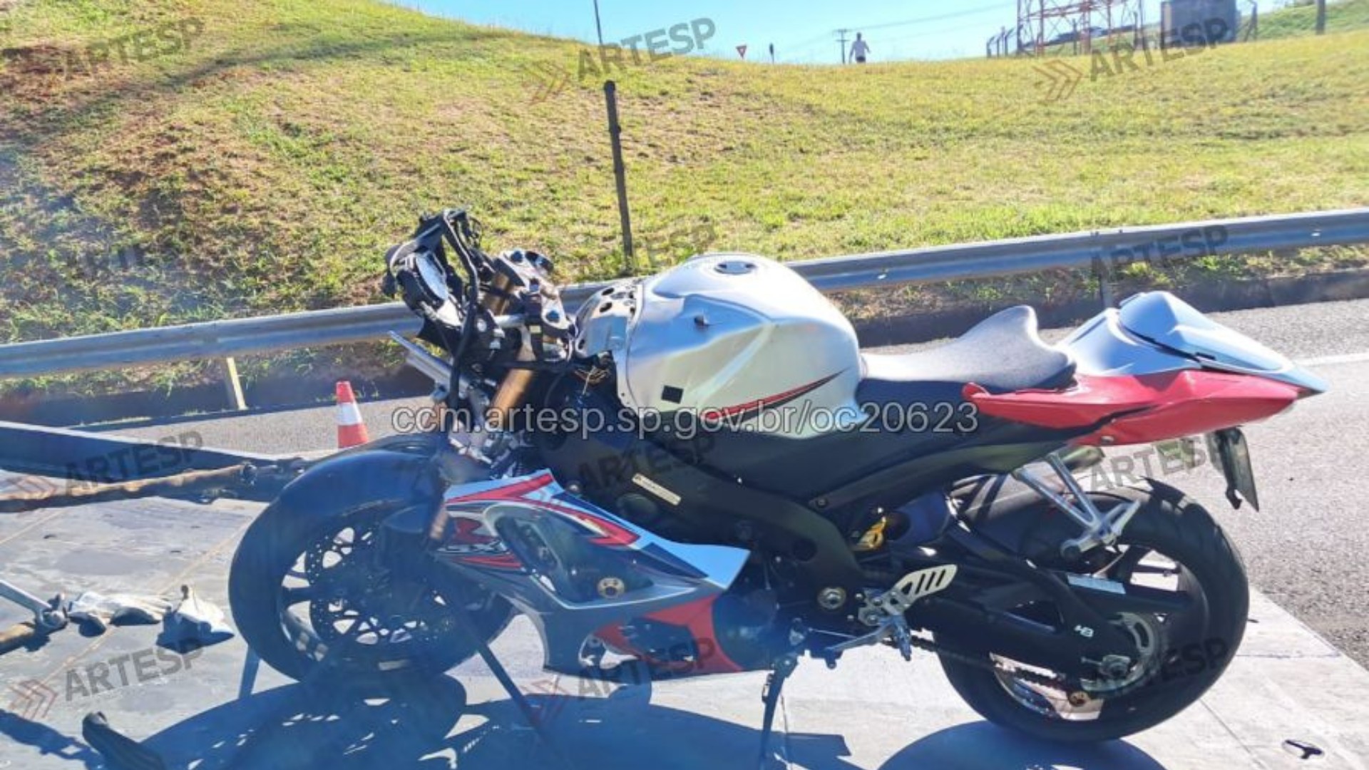 Motociclista morre após bater na traseira de carreta na Rodovia Raposo Tavares em Presidente Venceslau
