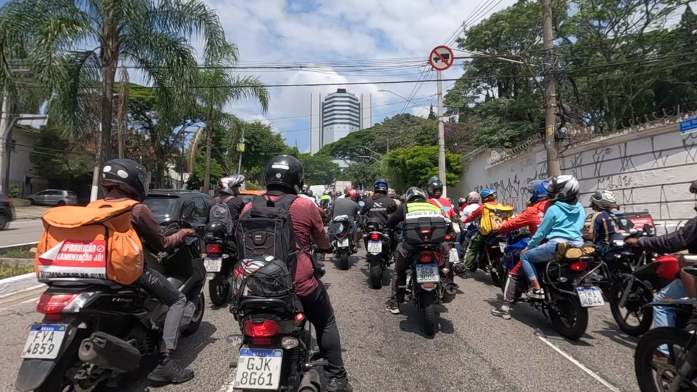 Motos pelas ruas de São Paulo — Foto: Reprodução/TV Globo