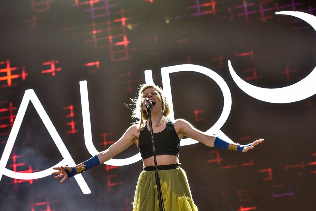 Conheça Aurora, cantora que entrou de última hora no Lollapalooza Brasil  2018