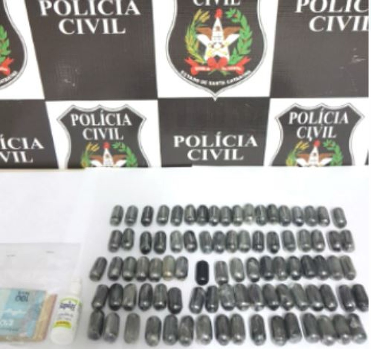 Mulher engole 100 invólucros de cocaína e fica 12 h em hospital para