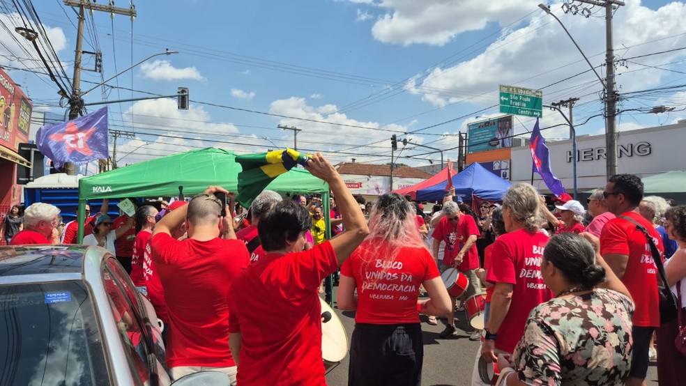 Uberaba também teve manifestação contra a PEC da Anistia — Foto: g1
