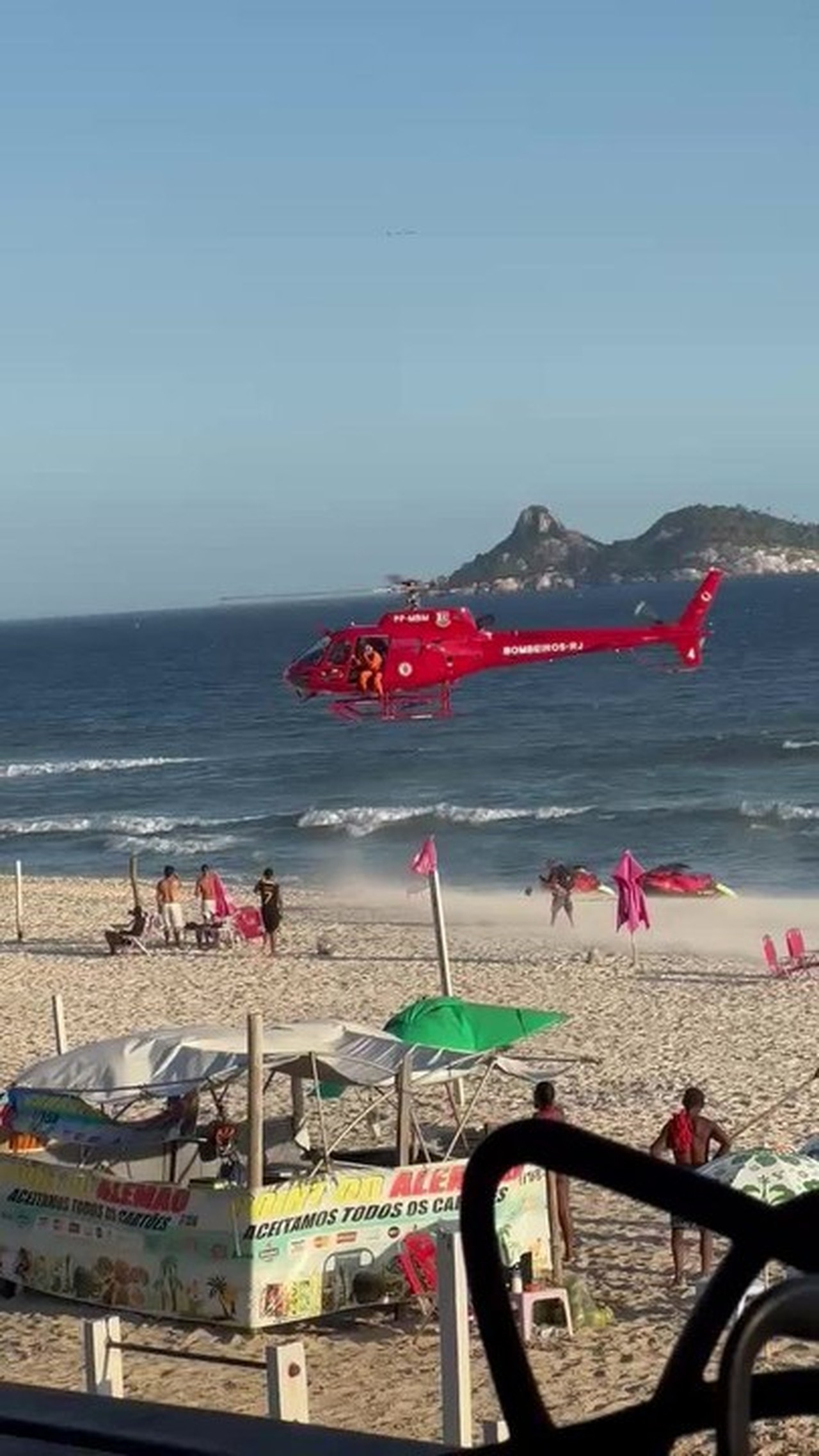 Turistas Argentinos Alvejados na Praia da Barra: Estado de Saúde Estável Após Cirurgia