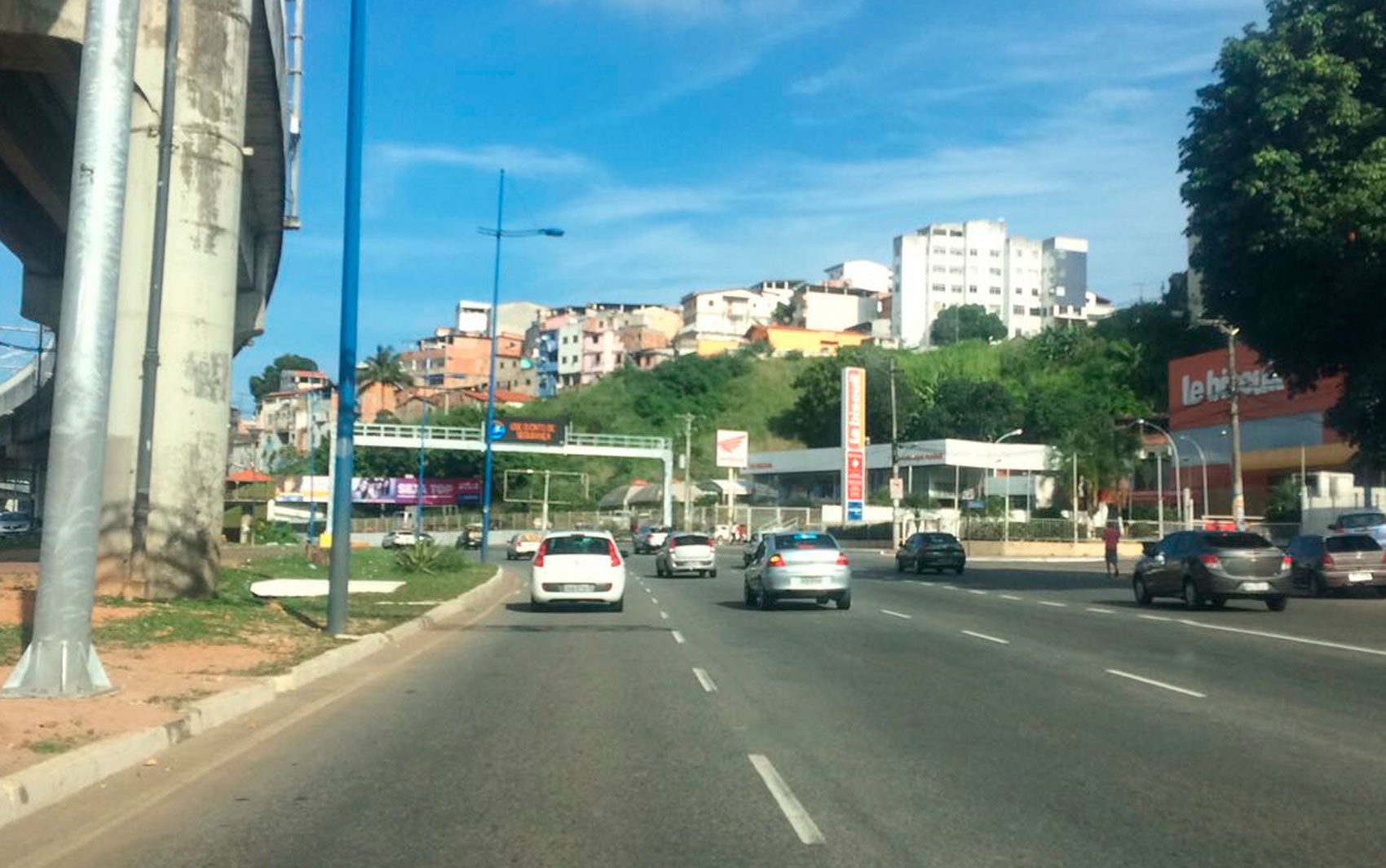 Corpo de homem é encontrado esquartejado dentro de carrinho de supermercado em Salvador