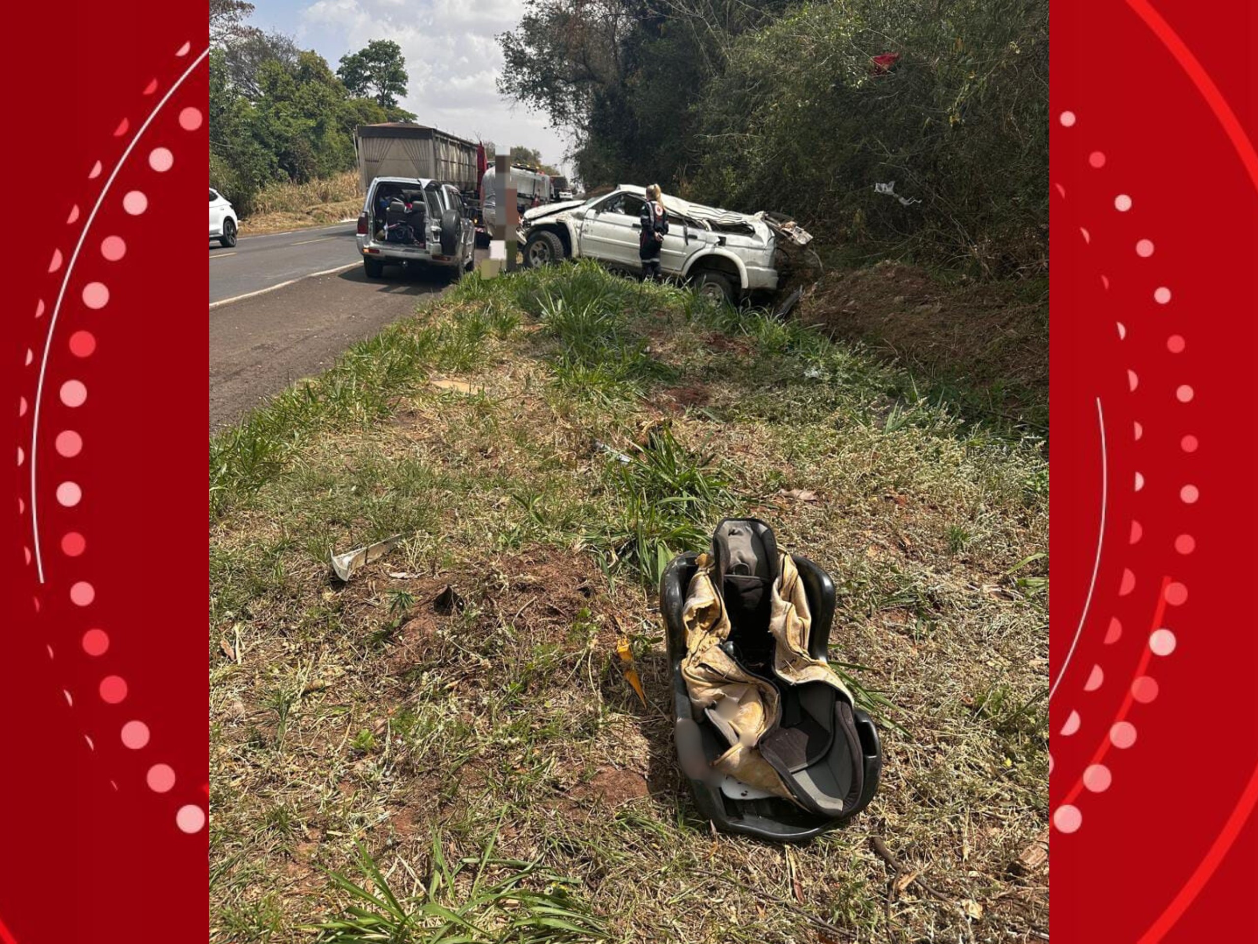 Criança de dois anos morre após cadeirinha ser ejetada de carro em acidente no Paraná