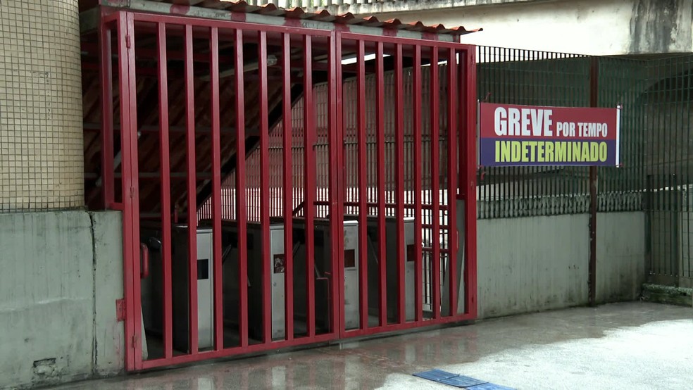 Estações de metrô do Recife durante a greve da categoria — Foto: Reprodução/TV Globo