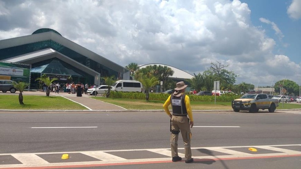 Trânsito tem bloqueios em avenidas próximas ao Hangar, onde ocorre a Cúpula em Belém — Foto: Semob