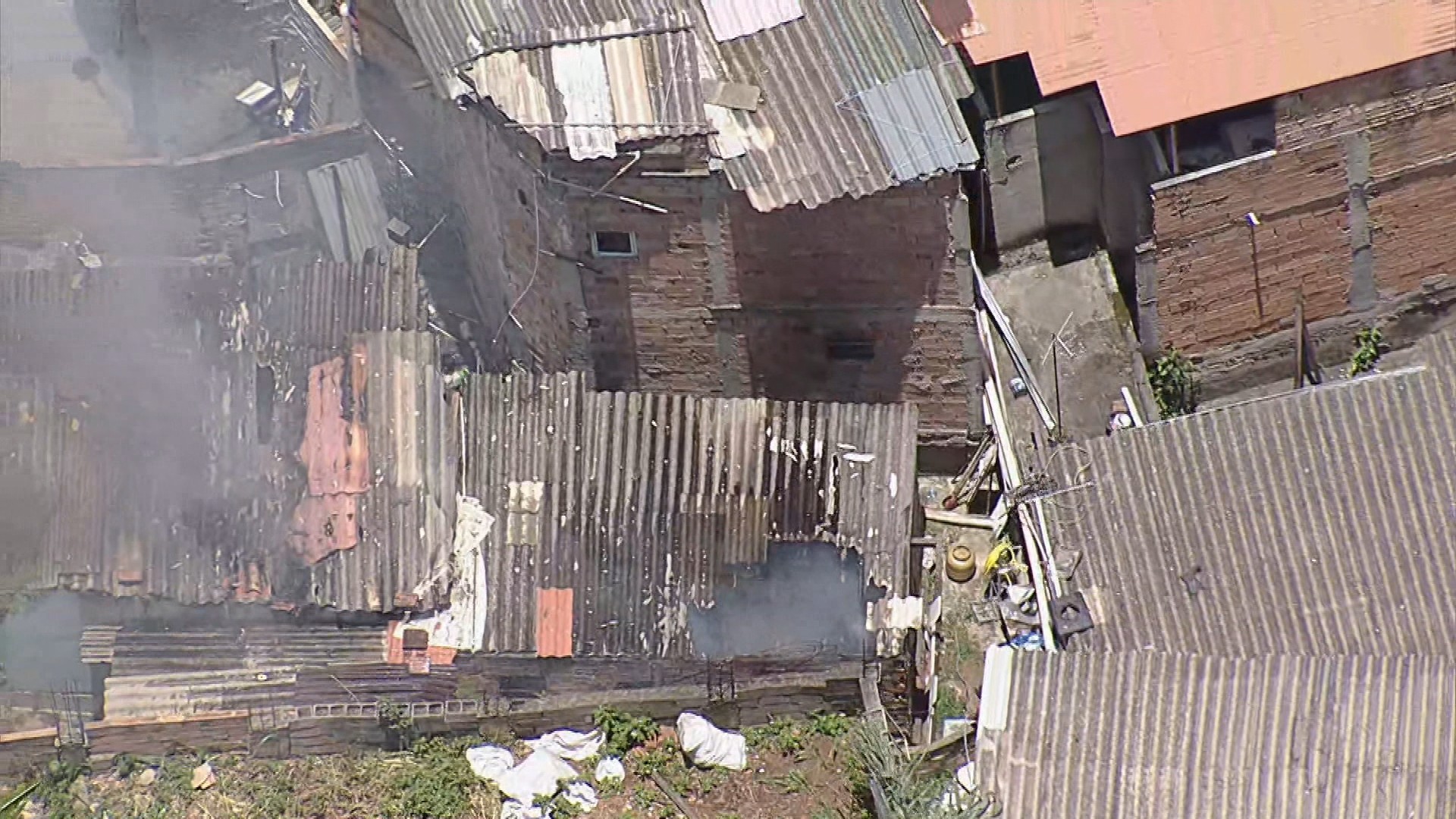 Mulher morre em incêndio em Belo Horizonte; caso é investigado como possível crime