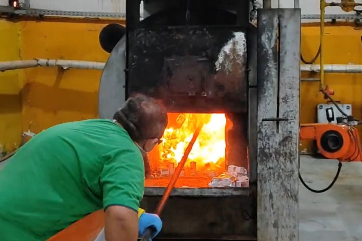 Mais de 1 tonelada de 'canetas emagrecedoras' ilegais é incinerada em MS; veja vídeo