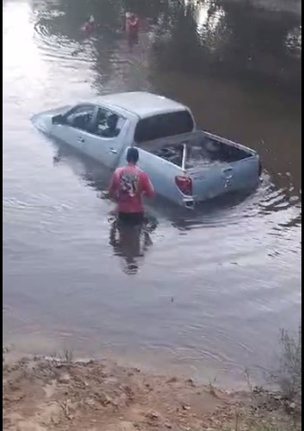 Caminhonete de empresário encontrada em rio em RO — Foto: Reprodução