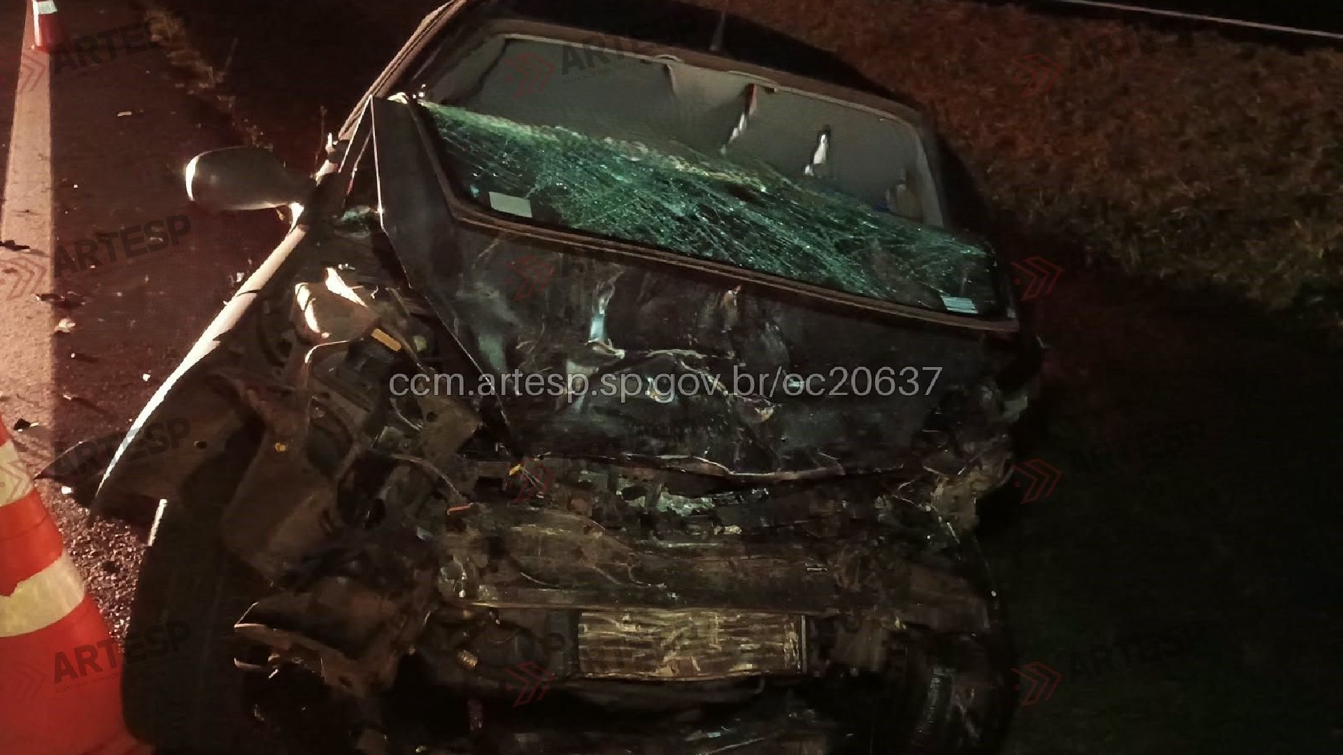 Duas pessoas morrem e outras duas ficam feridas em batida frontal provocada por carro na contramão