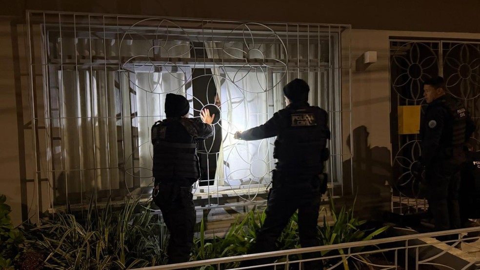 Operação Placebo mira grupo suspeito de fraudar concorrências e usar empresas de fachada — Foto: Giovani Grizotti/RBS TV