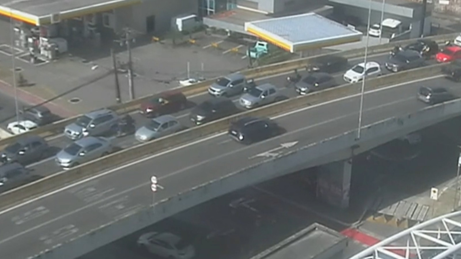 Semáforos apagados travam trânsito em avenidas de Fortaleza; vídeo
