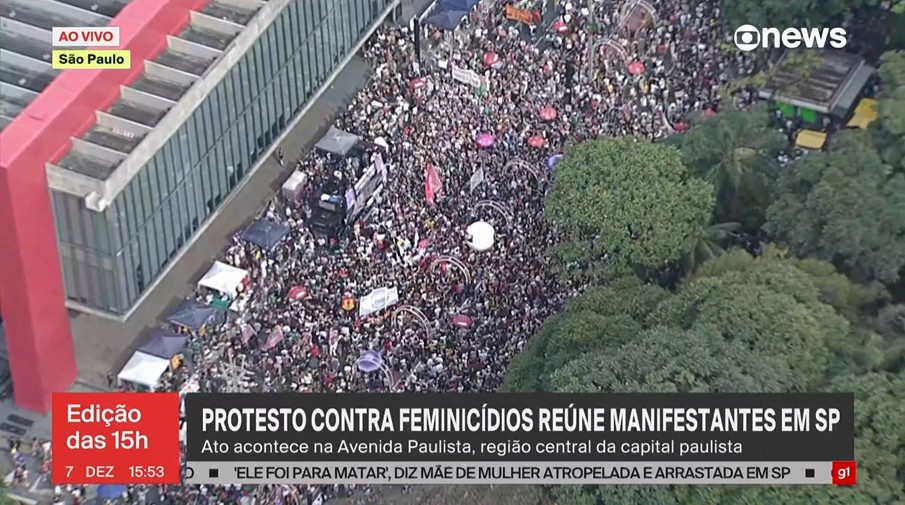 Protesto contra feminicídio reúne manifestantes na Avenida Paulista em SP