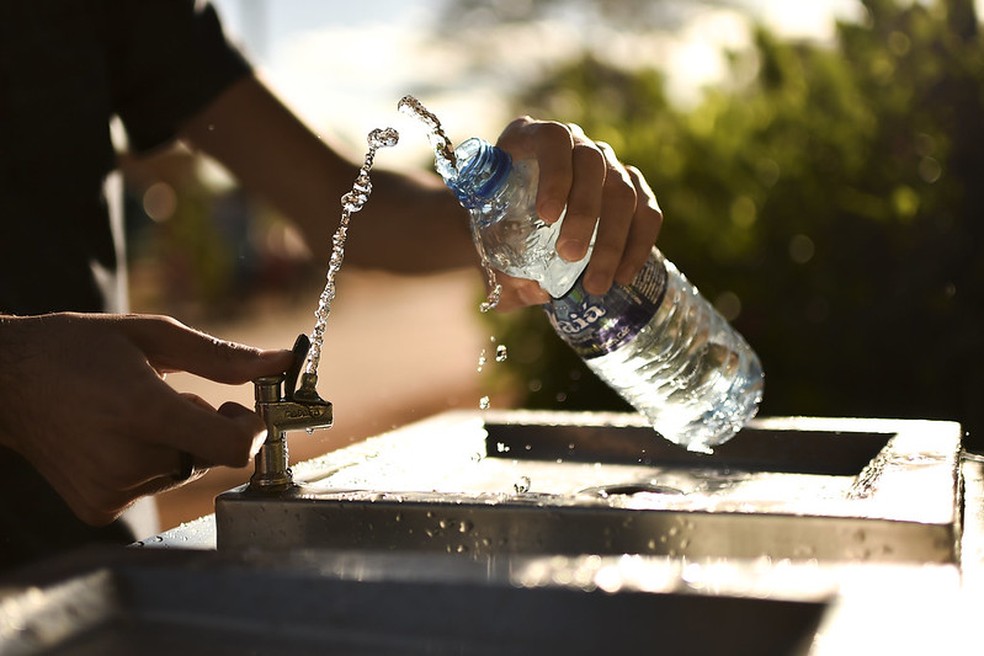 Durante seca no DF, especialistas recomendam beber muita água.  — Foto: Agência Brasília/Divulgação