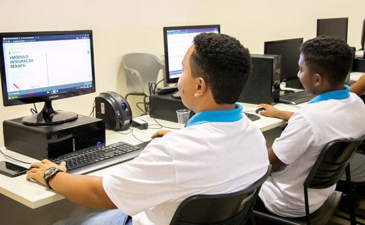 Governo mantém contratos de mais de 1,5 mil jovens em programa de qualificação e emprego