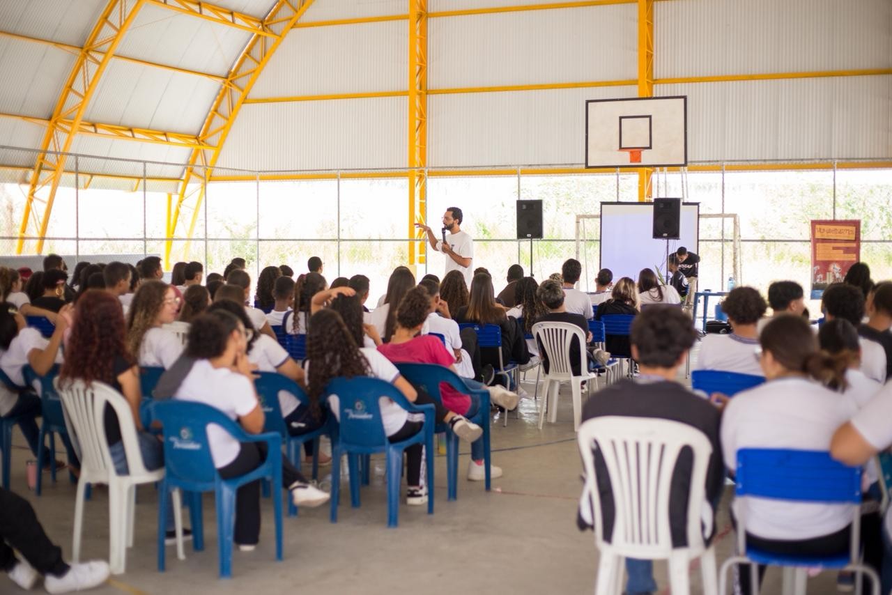 Projeto leva arte e debates sobre direitos humanos a escolas públicas de Petrolina