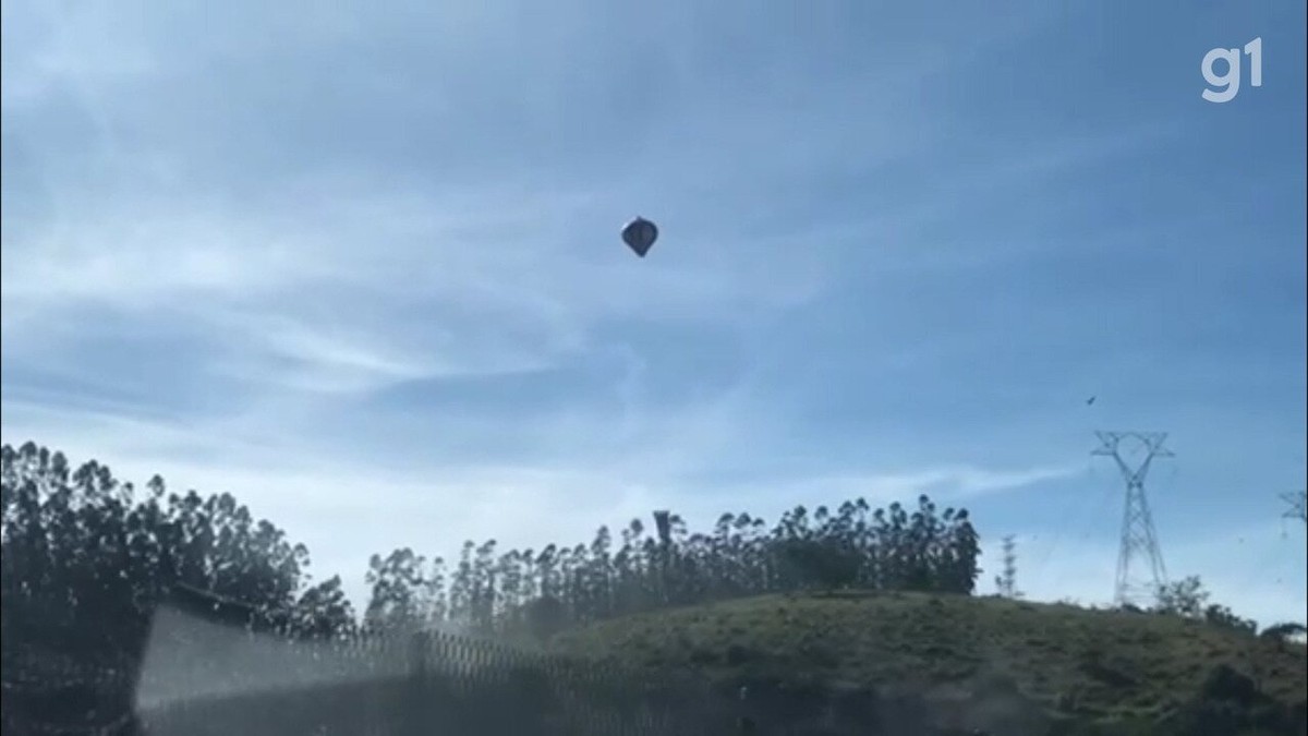 VÍDEO: Balão cai em área de mata em Jambeiro, SP
