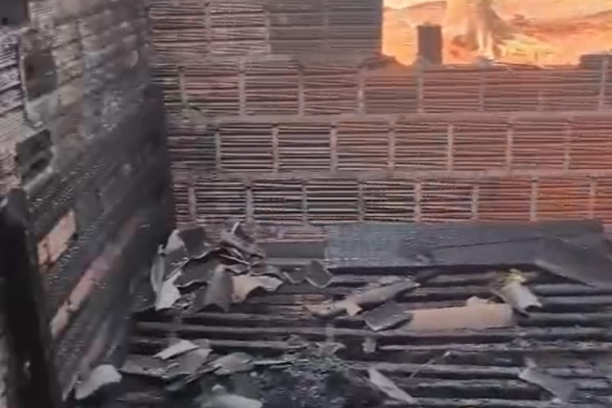 Casal e duas crianças são resgatadas após ficarem presas em casa durante incêndio em MS