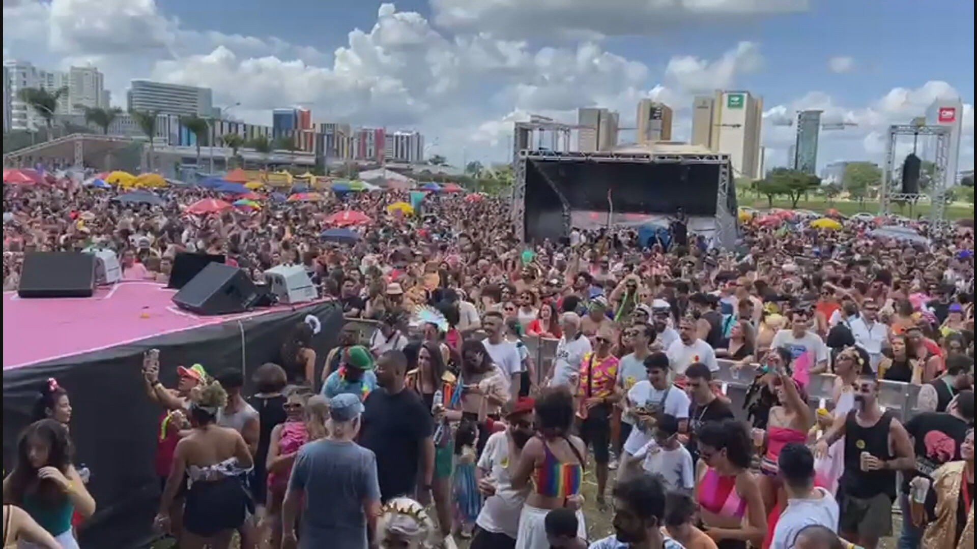 Carnaval: veja programação dos blocos de rua desta terça (17) no DF