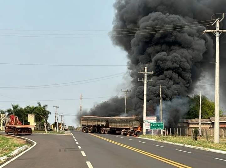 Carretas explodem durante acidente e deixam mortos em rodovia de MS