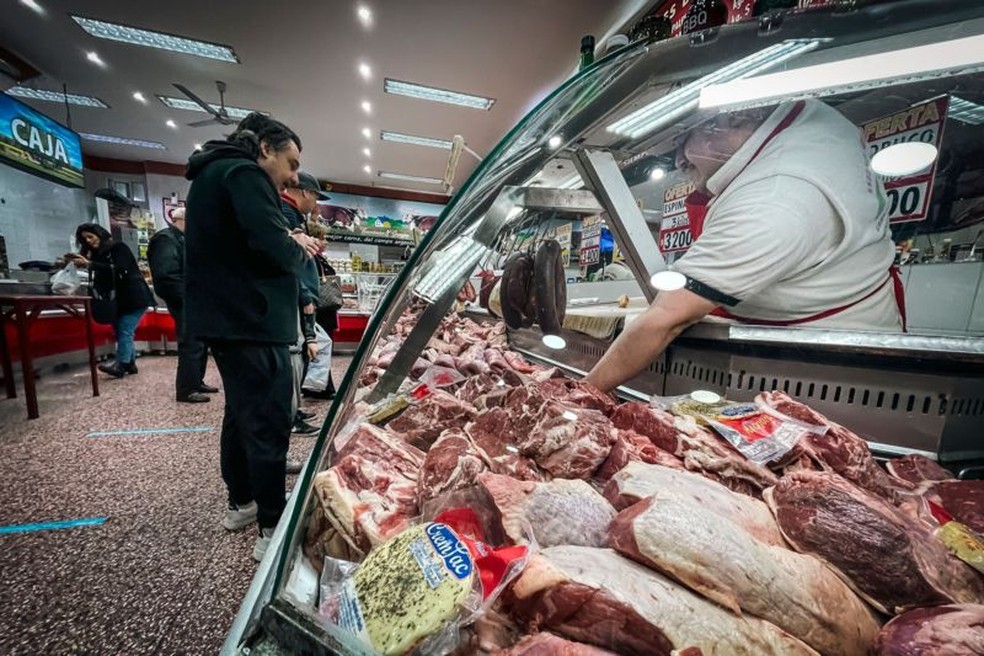 Crise econômica aumentou dependência de Argentina junto à China — Foto: Reuters via BBC